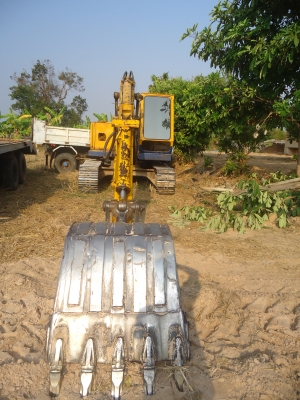 ต้องการขายรถแบคโค PC 120-2 ต้องการขายรถแบคโค PC 120-2