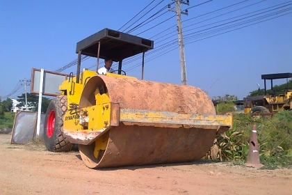 ขายด่วน..รถน้ำ มิตซูบิชิ 1 คัน รถบด DYNAPAC CA25 PD 1 คัน รถเกรด มิตซูบิชิ LG2H 1 คัน รวม 3 คัน เพียง 1.5 ล้านบาท.