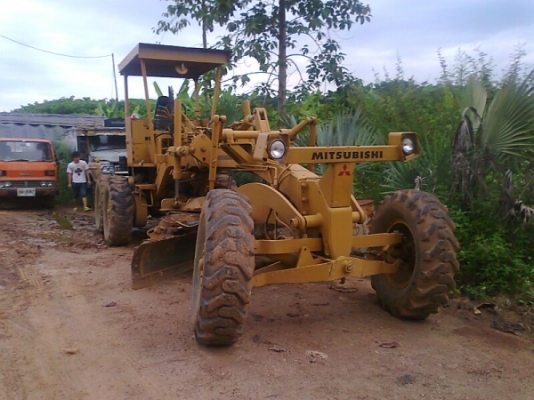 ขายด่วน..รถน้ำ มิตซูบิชิ 1 คัน รถบด DYNAPAC CA25 PD 1 คัน รถเกรด มิตซูบิชิ LG2H 1 คัน รวม 3 คัน เพียง 1.5 ล้านบาท.