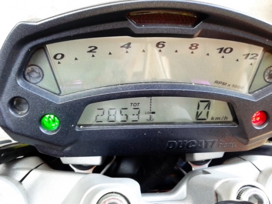 ขายหรือแลก DUCATI 795 รถออกศูนย์ทองหล่อ