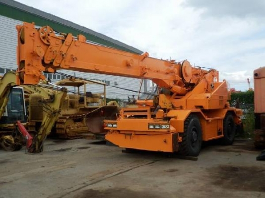 ขายรถเครน KOMATSU LW250-2 Y.1991