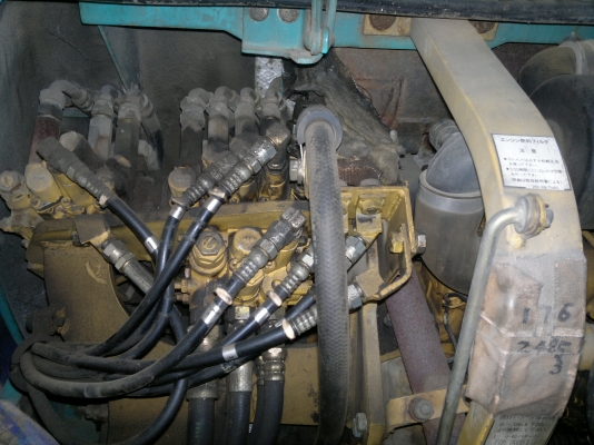 รถขุดเล็ก KOMATSU PC30-7 SN:20105 ปี1991 แทร็กยางใหม่ รถนอกนำเข้าจากญี่ปุ่น เครื่องดี ปั้มดีเกียร์ดี ไม่เคยใช้ในไทย ราคา 430,000รวมแวทแล้วครับติดต่อมานะ 085-9049669