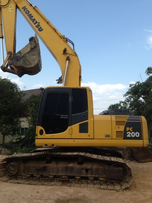 ขาย KOMATSU PC200-8