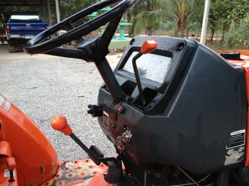 ขายรถไถ KUBOTA L3408 DI พร้อมอุปกรณ์ดันหน้าและผาน 6ตราช้าง