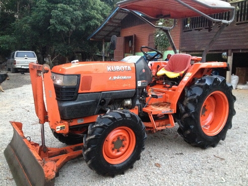 ขายรถไถ KUBOTA L3408 DI พร้อมอุปกรณ์ดันหน้าและผาน 6ตราช้าง