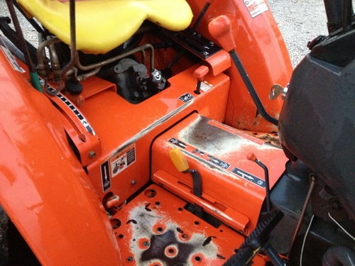ขายรถไถ KUBOTA L3408 DI พร้อมอุปกรณ์ดันหน้าและผาน 6ตราช้าง