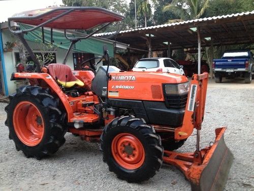 ขายรถไถ KUBOTA L3408 DI พร้อมอุปกรณ์ดันหน้าและผาน 6ตราช้าง