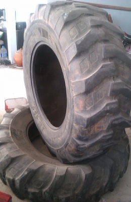 ขายยางรถตัก JCB ถูกๆ1คู่ 7000-.