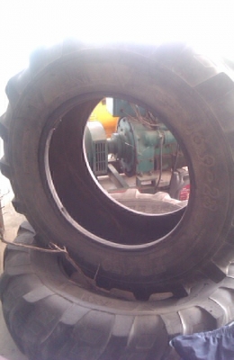 ขายยางรถตัก JCB ถูกๆ1คู่ 7000-.