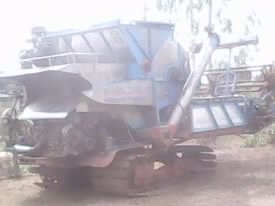 ขายด่วน รถเกี่ยวข้าว สุรชัย เครื่อง 185 HP TURBO HO7C ปั๊มแฝด 22 ไดกิ้น อุ้ม 2 ตัน ซ้ายปรับระดับหลังหม้อน้ำ ช่วงล่าง 10 HT ใบแทรกสภาพดีหนา โซ่ใหม่เอี่ยม โรลเลอร์ไม่มีแตก พร้อมใช้งานได้เลย ราคาต่อรองได้ครับ