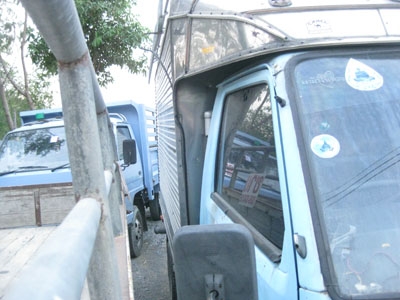 ขายหกล้อหลังคา Isuzu NKR 88 แรง สวยเดิมๆ พร้อมใช้ โทร 088-4501277