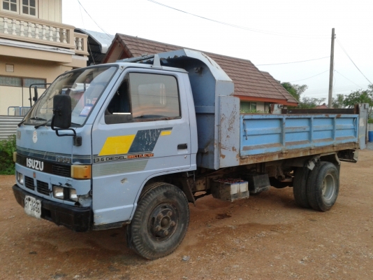 ขายรถบรรทุก6ล้อดั้ม อีซูซุ nkr รถออกห้างครับ