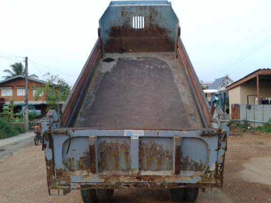 ขายรถบรรทุก6ล้อดั้ม อีซูซุ nkr รถออกห้างครับ