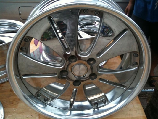 ลาย VIP  5 รู 114 ขอบ18 กว้าง 8 นิ้ว เก่าญี่ปุ่น