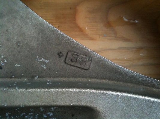 ลาย VIP  5 รู 114 ขอบ18 กว้าง 8 นิ้ว เก่าญี่ปุ่น