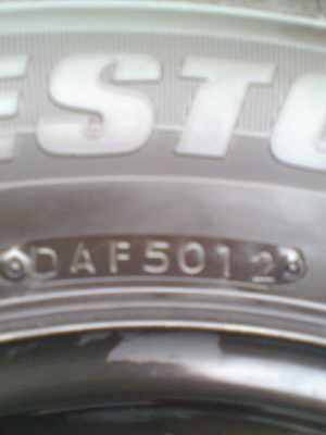 ขายยางป้ายแตงใหม่ๆ บริสโตร์ยางปี 5012 ขนาด 175/70R14 พร้อมกะทะเหล็ก 4 รู และฝาNISSAN ALMERA และน๊อต 16 ตัว  รวม  1 ชุด  4 เส้น