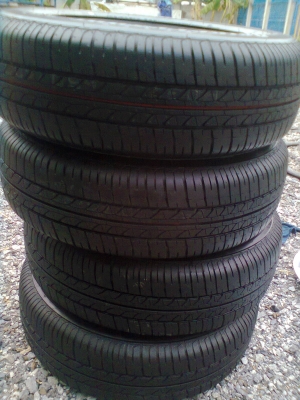 ขายยางป้ายแตงใหม่ๆ บริสโตร์ยางปี 5012 ขนาด 175/70R14 พร้อมกะทะเหล็ก 4 รู และฝาNISSAN ALMERA และน๊อต 16 ตัว  รวม  1 ชุด  4 เส้น