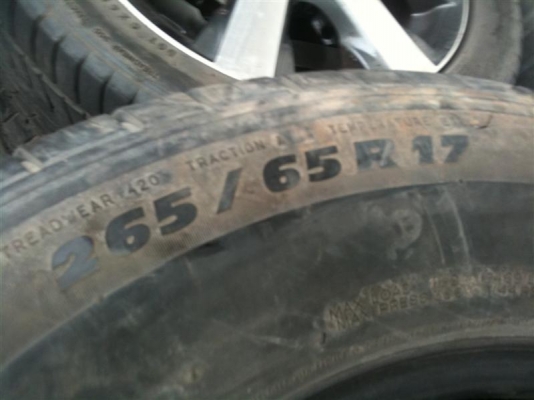 ขายยางทำอะไหล่ 4 เส้น 1,000 บาท  265 /65 /17