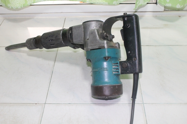 เครื่องสกัดคอนกรีตยี่ห้อ makita รุ่น hm0810Tสภาพดีพร้อมใช้งานครับ เครื่องสกัดคอนกรีตยี่ห้อ makita รุ่น hm0810Tสภาพดีพร้อมใช้งานครับ