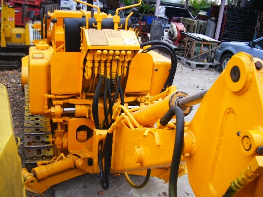 รถตักหน้าขุดหลัง