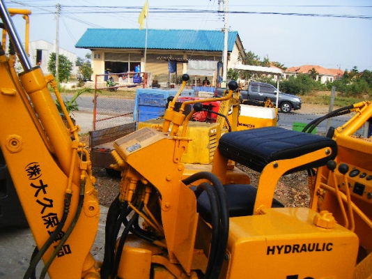 รถตักหน้าขุดหลัง