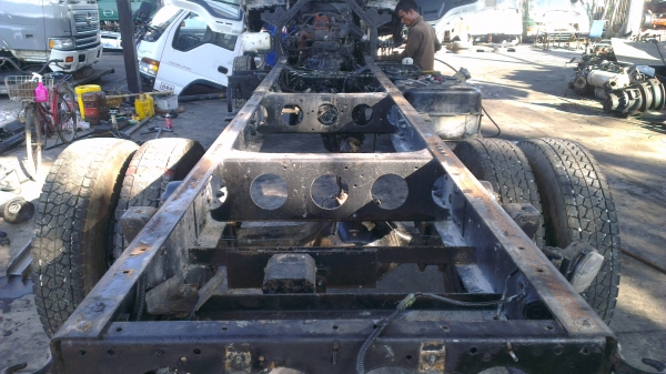 รถบรรทุก 6ล้อ Isuzu Rocky แบบขับเคลื่อน4ล้อ  สวยมาก  ใช้งานมา 2หมื่นกว่าโล