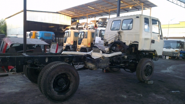 รถบรรทุก 6ล้อ Isuzu Rocky แบบขับเคลื่อน4ล้อ  สวยมาก  ใช้งานมา 2หมื่นกว่าโล