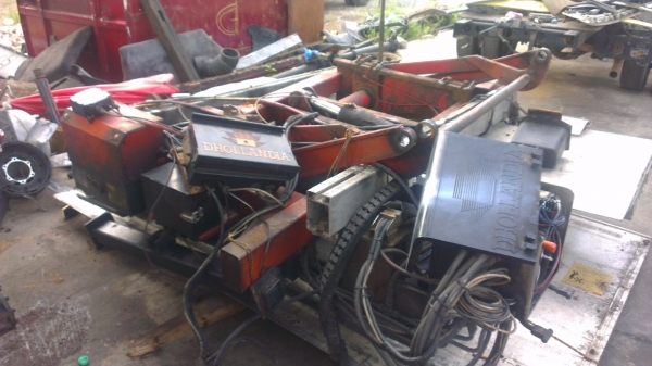 ลิฟท์ติดท้ายรถบรรทุก 6ล้อ รุ่นใหม่ แบบฝาพับเก็บใต้รถ ลิฟท์ติดท้ายรถบรรทุก 6ล้อ รุ่นใหม่ แบบฝาพับเก็บใต้รถ