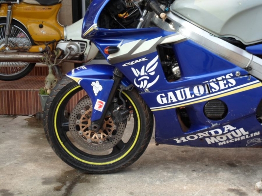 ขาย CBR400 ปี 92 ทะเบียนแท้โอนขนส่ง รถเก่าเก็บ รถไม่ติดต้องทำอีกนิด ราคา 50,000 ต่อรองได้