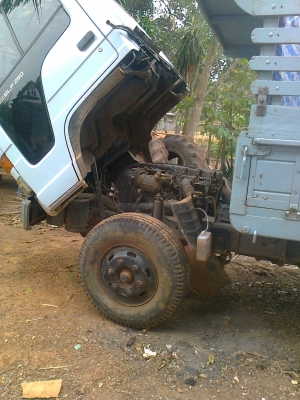 ขอมอบราคาให้กับนักปั้นไปเขียนแบบเอง 225000  6 ล้อ   รถสวยพร้อมใช้ทะเบียนชุดโอนพร้อม