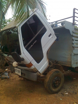 ขอมอบราคาให้กับนักปั้นไปเขียนแบบเอง 225000  6 ล้อ   รถสวยพร้อมใช้ทะเบียนชุดโอนพร้อม