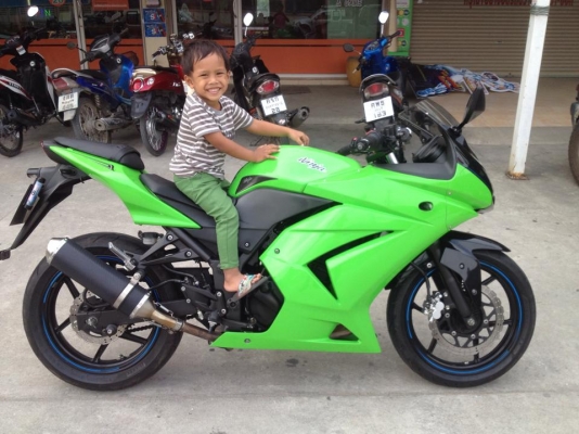 ขาย Kawazaki Ninja สีเขียว ปี 55 สภาพสวย เดิม ๆ ขาย Kawazaki Ninja สีเขียว ปี 55 สภาพสวย เดิม ๆ