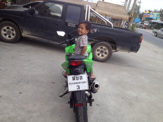 ขาย Kawazaki Ninja สีเขียว ปี 55 สภาพสวย เดิม ๆ ขาย Kawazaki Ninja สีเขียว ปี 55 สภาพสวย เดิม ๆ