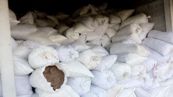 ขายขี้ไก่ปะป่นแกลง สวย( ฟาร์มไก่) พร้อมจัดส่ง ต่างหวัดส่งได้ มีจำนวนมาก  หลาย 1000 สอบ