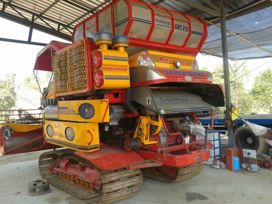 ขายรถเกี่ยวข้าว สภาพสวย ใช้งานดีมาก สนใจโทร 090-8588220คุณนะ ID:narong498 หรือ www.truck.in.th/498 หรือfb:ณรงค์ ซื้อขายรถมือสอง(เว็บไซต์ส่วนตัว)