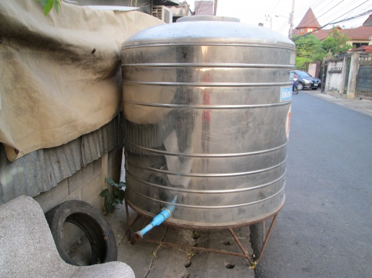 ผมล้างแล้วครับ ราคาคุยได้ครับ  อยากขายแล้วครับ   แทงก์น้ำแสตนเลส  2000ลิตร  หนามาก  ไม่มีรั่ว  ไม่มีซึมครับ