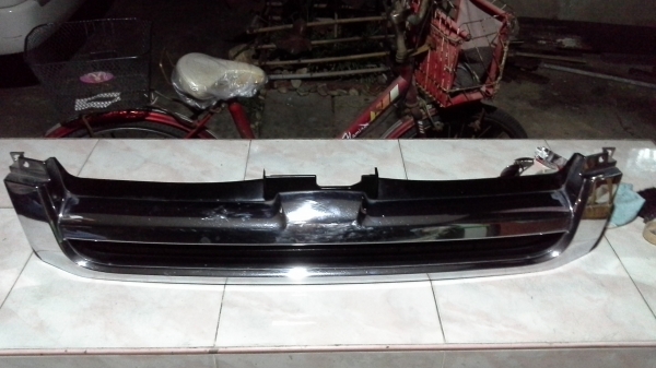 ขายกระจังหน้ารถตู้ ปี2007