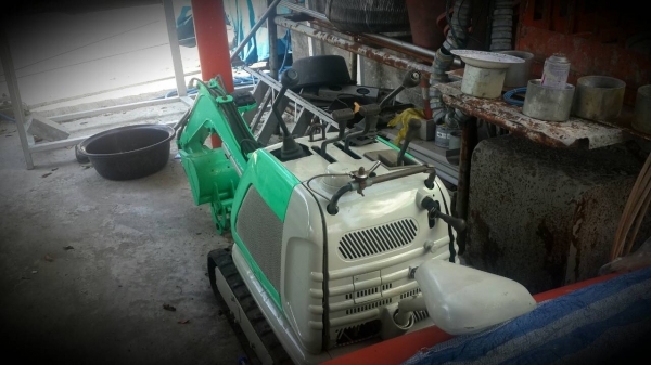 KOBELCO  MINI (^^) พร้อมมือขุด 3 ชุด