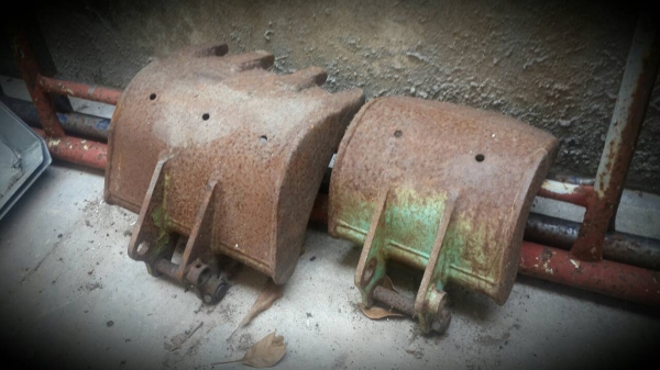 KOBELCO  MINI (^^) พร้อมมือขุด 3 ชุด