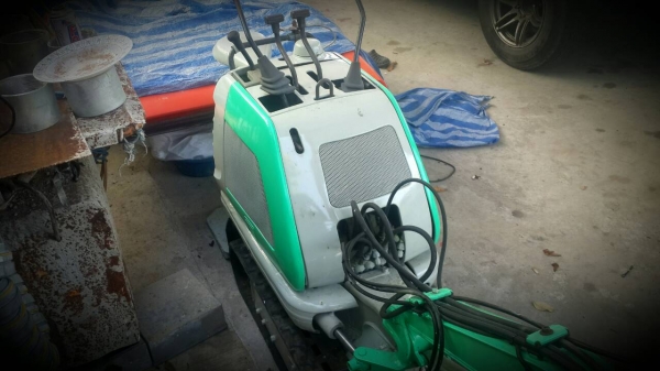 KOBELCO  MINI (^^) พร้อมมือขุด 3 ชุด