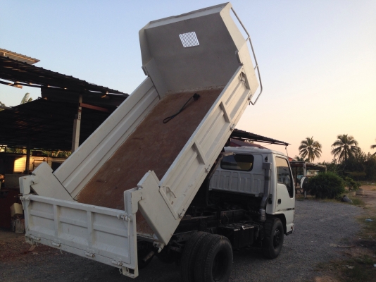 6ล้อดั้มเล็ก3คิวISUZU/NKR/100HP