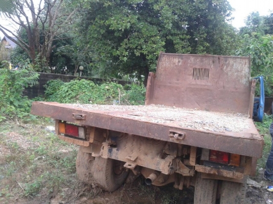 รถอีซูซุ 6 ล้อดั้ม 115 แรงม้า. ปี 37  สนใจติดต่อ  081 - 6079515