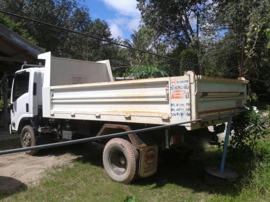 รถอีซูซุ 6 ล้อดั้ม NPR  150 แรงม้า. ปี 51  ( รถวิ่ง 3x,xxx กม. )  สนใจติดต่อ 081 - 6079515