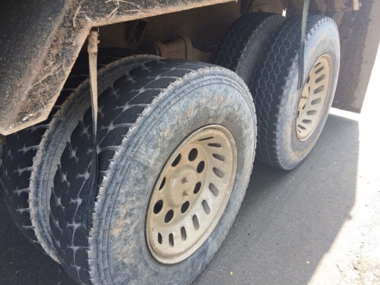 รถอีซูซุ 10 ล้อดั้ม FXZ  320 แรงม้า. ปี 51  สนใจติดต่อ 081 - 6079515