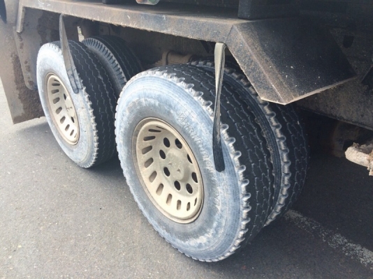 รถอีซูซุ 10 ล้อดั้ม FXZ  320 แรงม้า. ปี 51  สนใจติดต่อ 081 - 6079515