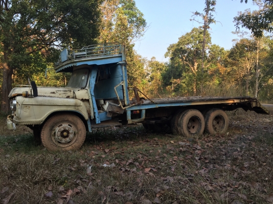 Isuzu. 10 ล้อหัวยาว ลากแบคโฮ