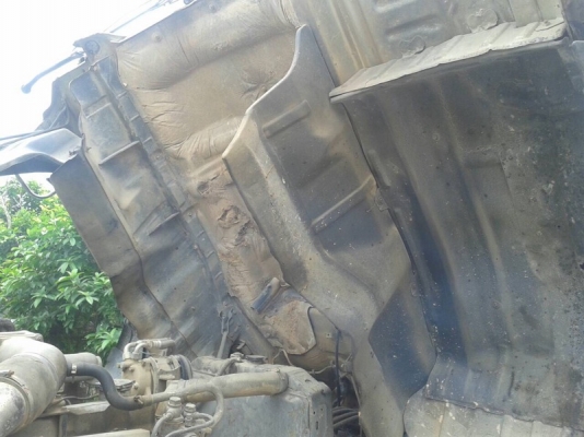 รถฮีโน่ 10 ล้อ ท้ายลาด FM3M  240 แรงม้า. ปี 39   สนใจติดต่อ 081 - 6079515