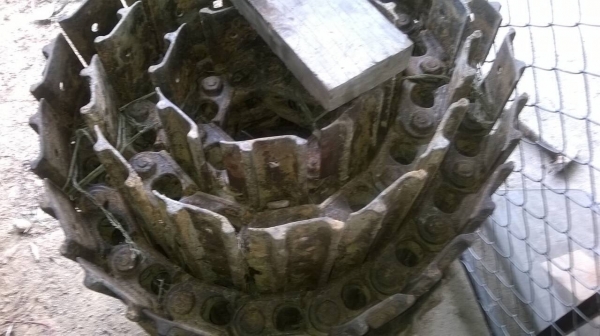 ขายโซ่พร้อมใบแทรค kubotaขนาด3ตัน ของแท้ติดรถใช้งานไม่ถึง  1000ชั่วโมงขาย40000