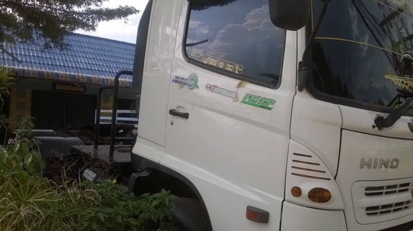 ขายสิบล้อหัวลากฮีโน่เมก้า320แรงปี49  สภาพพร้อมใช้งานขายดาวน์550000