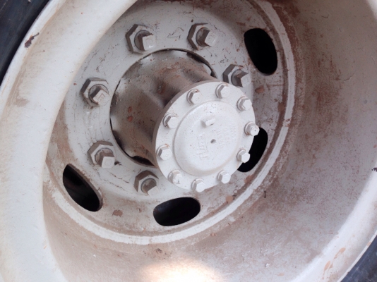 HINO SUMO FM227 - 220 HP EM100 สิบล้อ 2 เพลา เทรลเลอร์ขึ้นรถแบ็คโฮร CAT 320 ได้เลยครับไม่มีปัญหา เครื่องเดิมเกียร์เดิมแน่นดีแห้งดีไม่มีเยิ้มเลยครับ ภายในเก๋งคอนโซลครบพร้อม พวงมาลัยเพาเวอร์ ช่วงล่างใหญ่แน่นดีคัชซีสวยไม่มีบวม ยางสภาพดี 10 เส้นประมาณ 70\% พร้